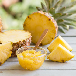 Ripe cut pineapple, pineapple slices